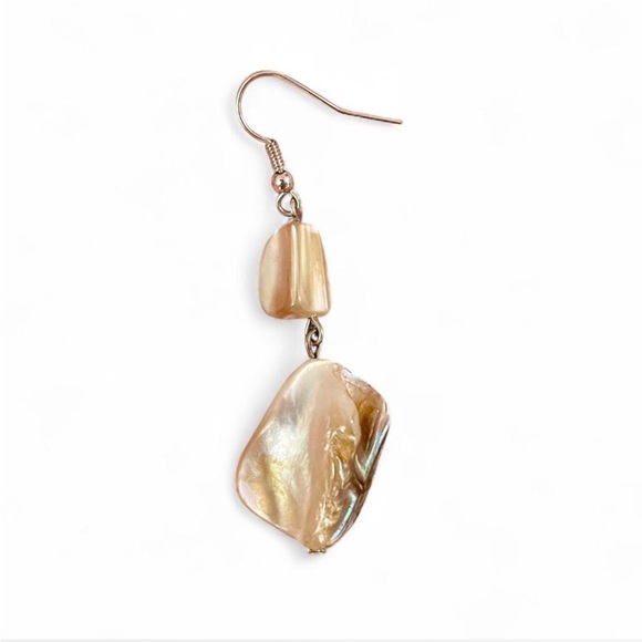 Shell Dangle Earrings 🐚 - Picture 3 of 3